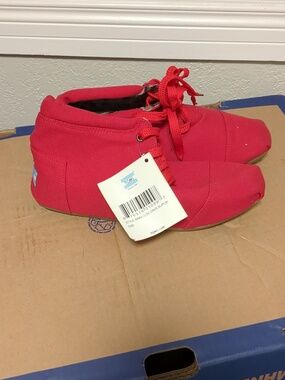 Men's NWT TOMS ankle shoe